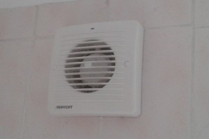 Bathroom extractor fan helps reduce condensation and mould